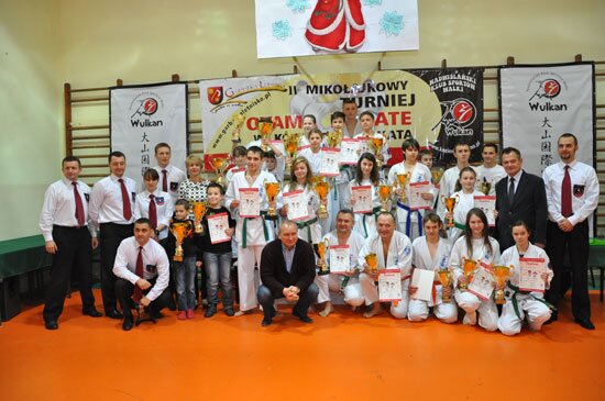 II MIKOŁAJKOWY TURNIEJ OYAMA KARATE W KONKURENCJI KATA O PUCHAR WÓJTA GMINY GARBATKA- LETNISKO